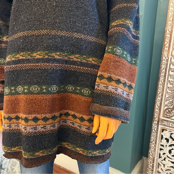 JACQUARD DU MONDE Oversized Turtleneck Sweater - Picture 3 of 5